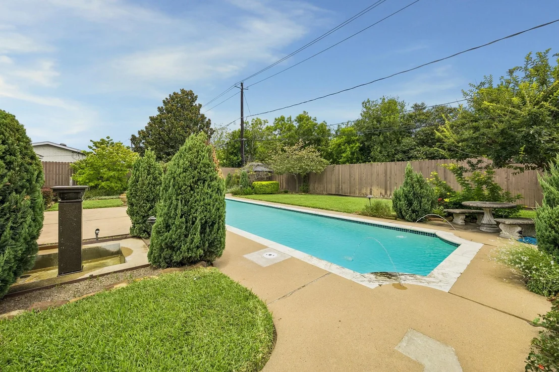 Photo of 9534 Beverlyhill Street