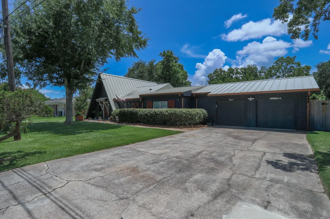 Photo of 2575 Cliff Drive