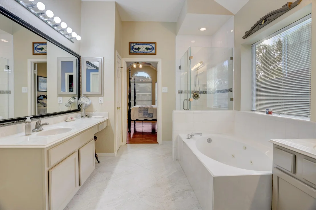 Photo of 2807 Red Oak Lane