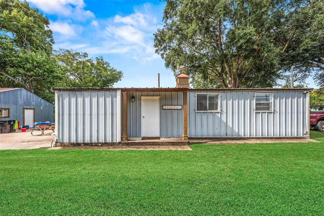 Photo of 1402 County Road 243