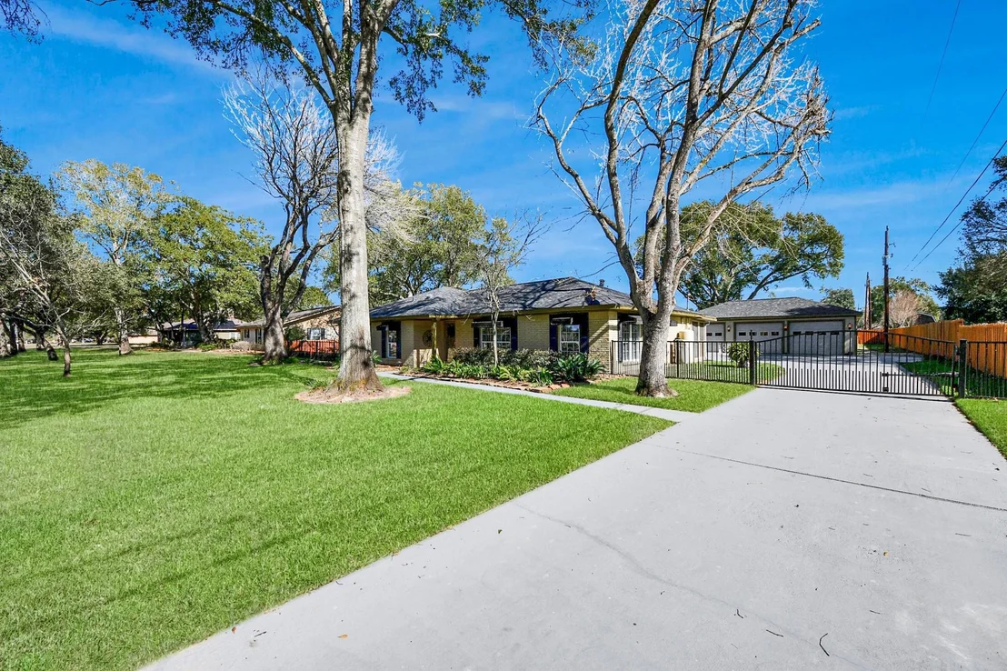 Photo of 15810 Merle Road