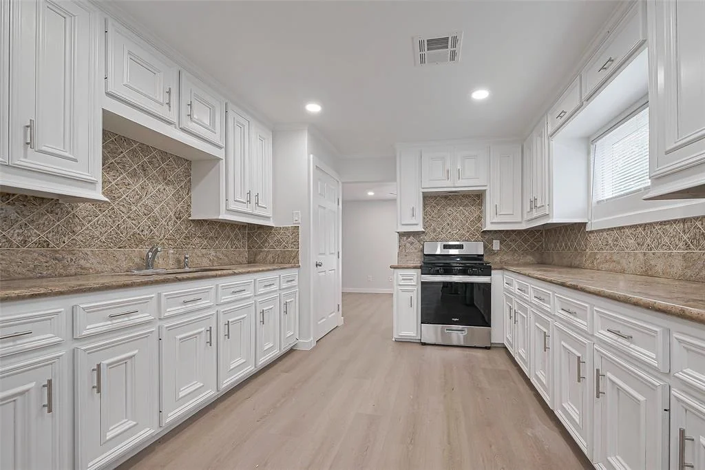 Photo of 7333 Lakehurst Drive