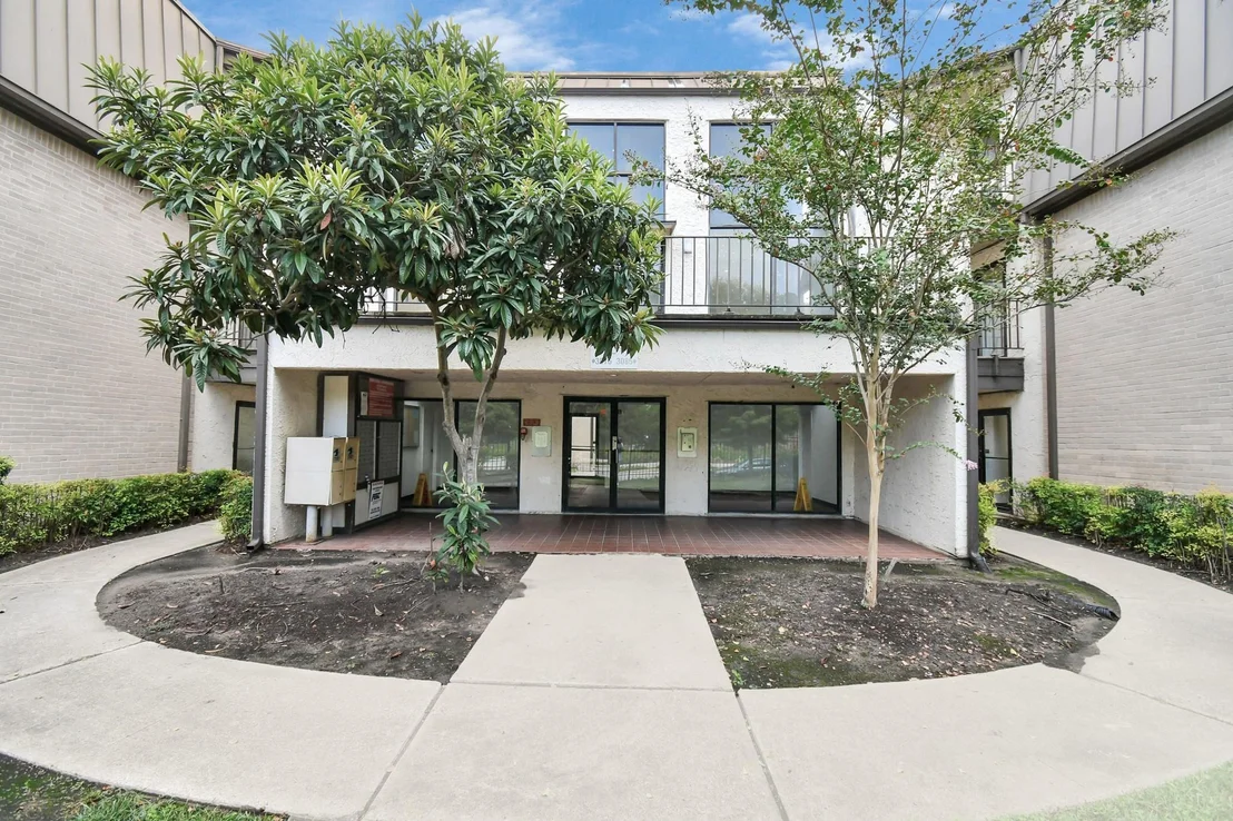Photo of Unit 21 at 3065 Walnut Bend Lane