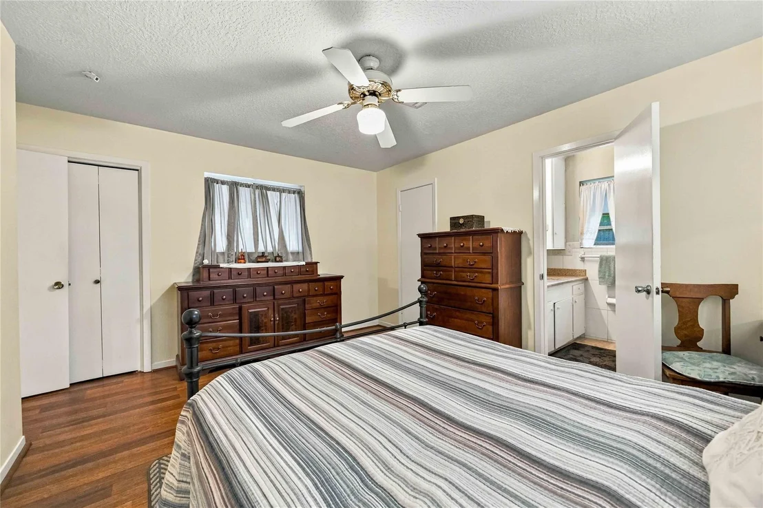 Photo of 6002 Saxon Drive