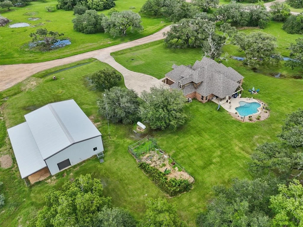 Photo of 44 Center Tree Drive