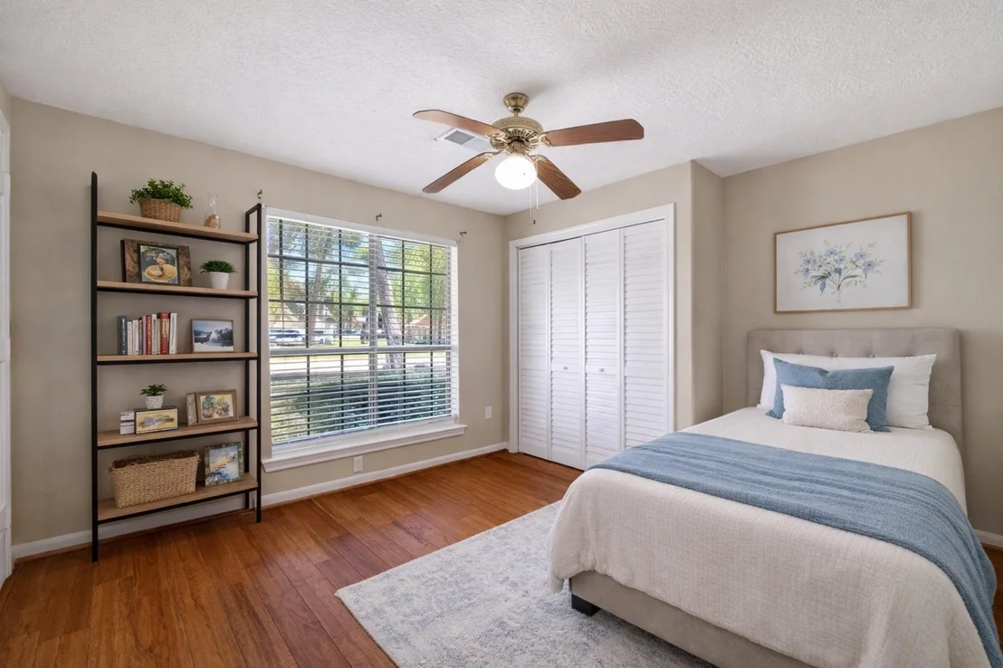 Photo of 1015 Oak Leaf Street