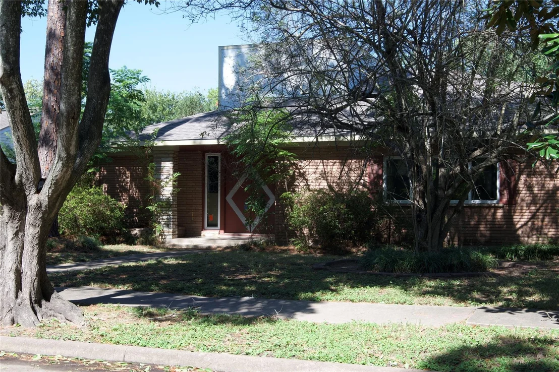Photo of 5242 Grape Street