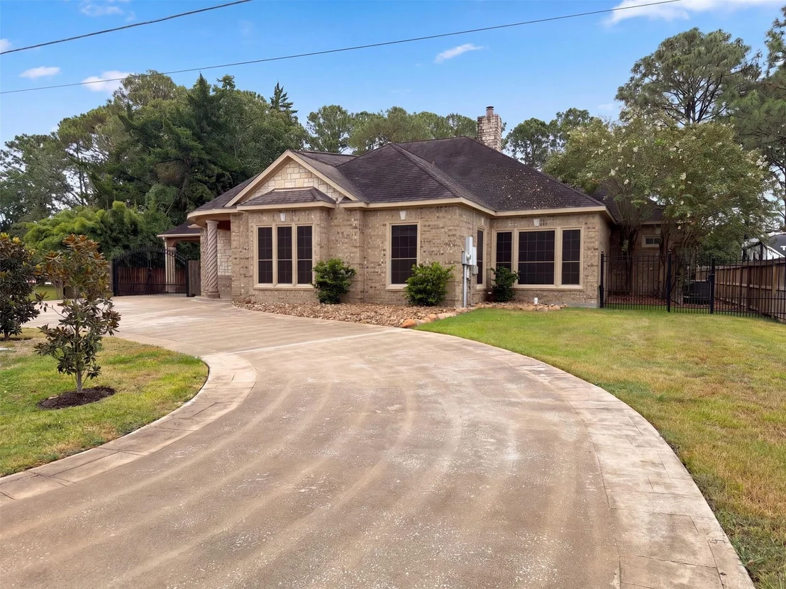 Photo of 1005 Lewis Drive