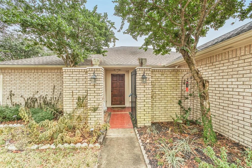 Photo of 7014 Pembrough Lane