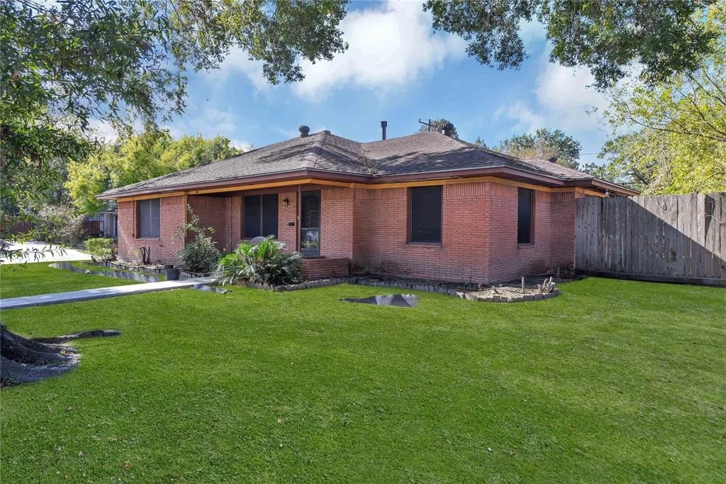 Photo of 2212 Helen Street