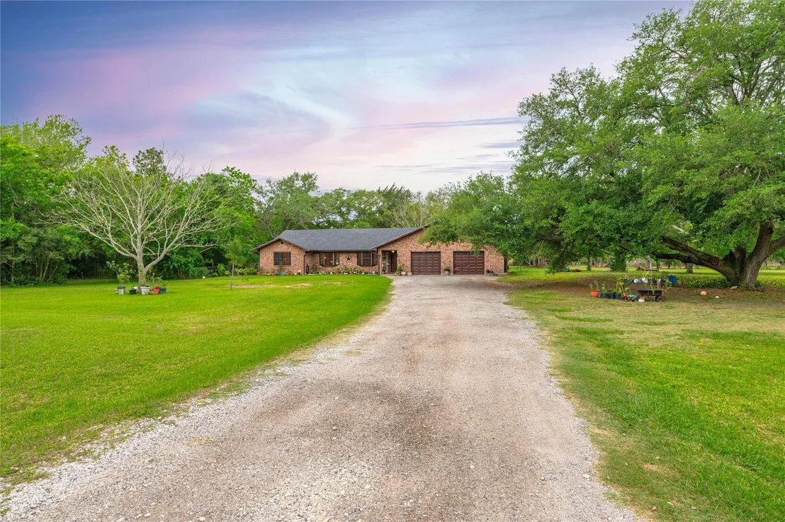 Photo of 725 Thompson Road