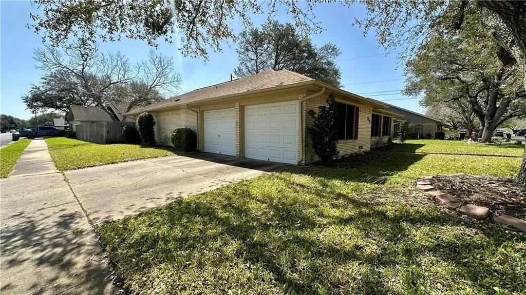 Photo of 213 Yuma Drive