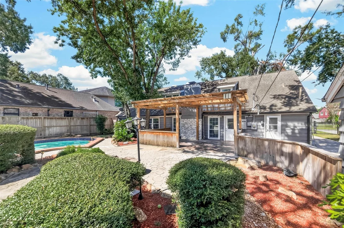 Photo of 418 N Wilcrest Drive