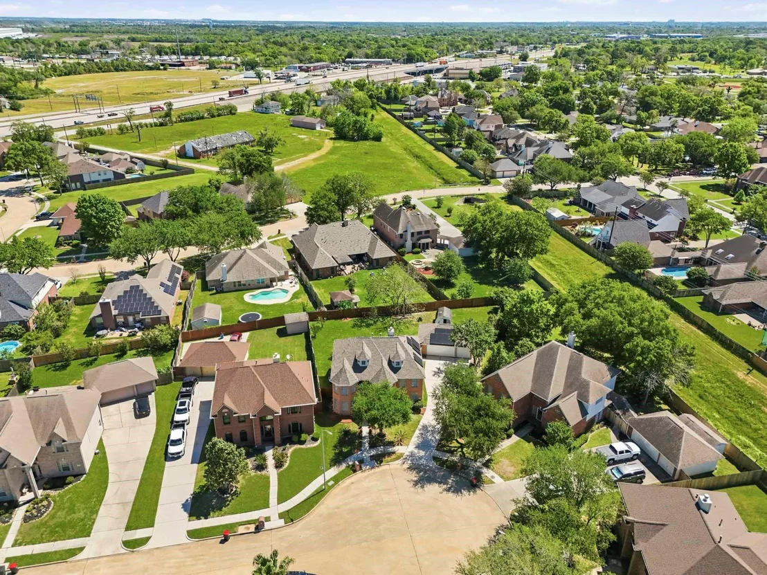 Photo of 215 Crabapple Drive