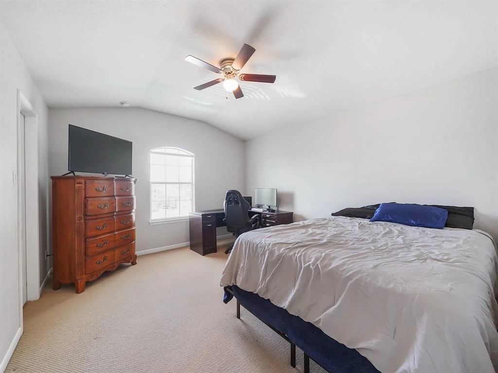 Photo of 25959 Ravenside Drive