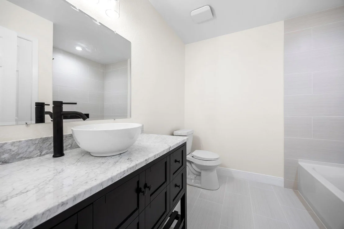 Photo of Unit 42 at 8211 Katy Freeway