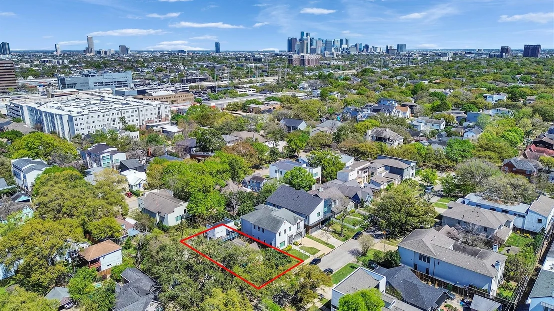 Photo of 2328 South Boulevard