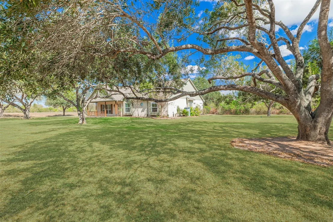 Photo of 1520 Lakefield Drive