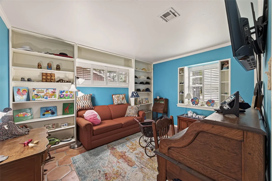 Photo of 10062 Warwana Road