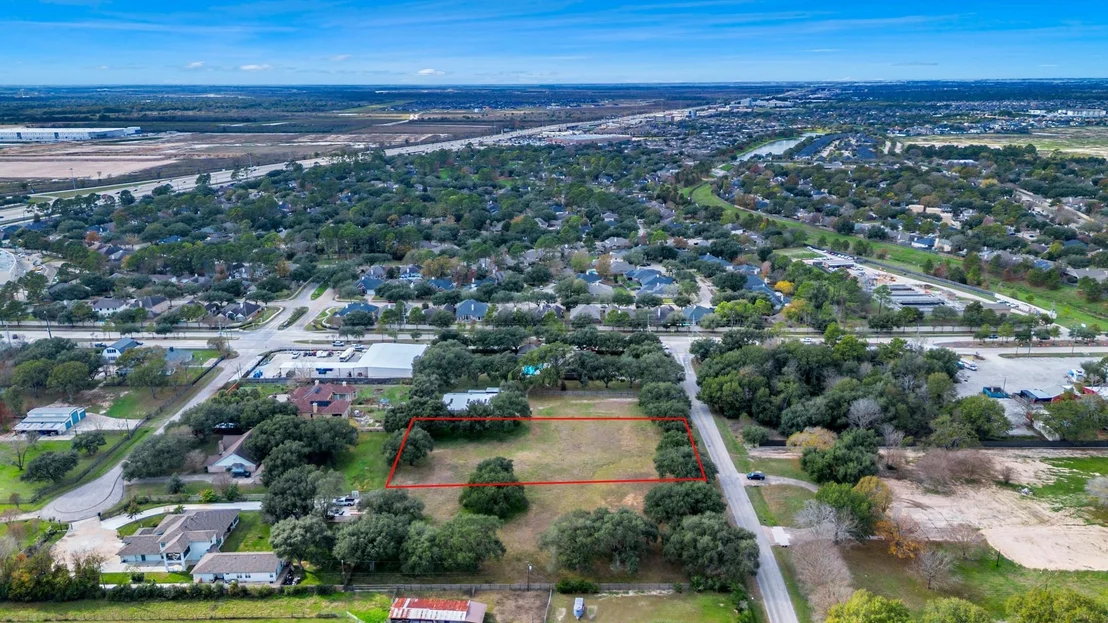Photo of 17701 Queenslake