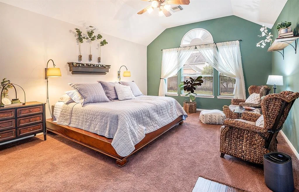 Photo of 601 White Oak Pointe