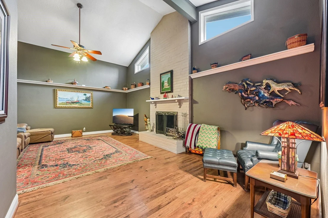 Photo of 2535 Cliff Drive