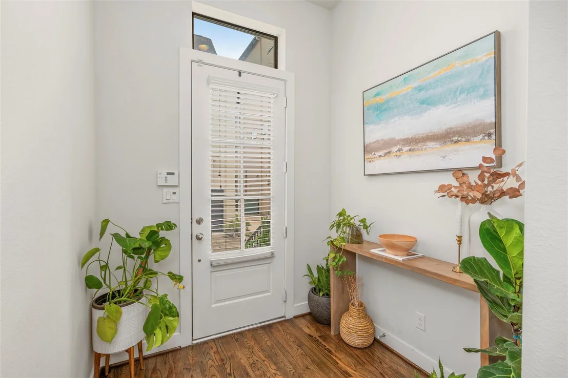 Photo of Unit E at 2609 Riverside Drive