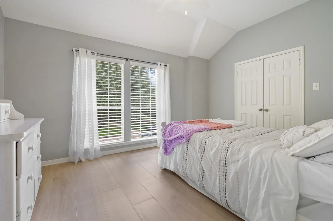 Photo of 1327 Blackthorne Drive
