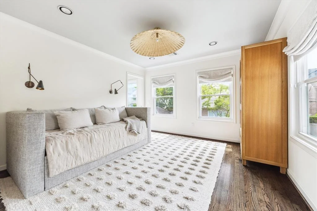 Photo of 2911 Sunset Boulevard
