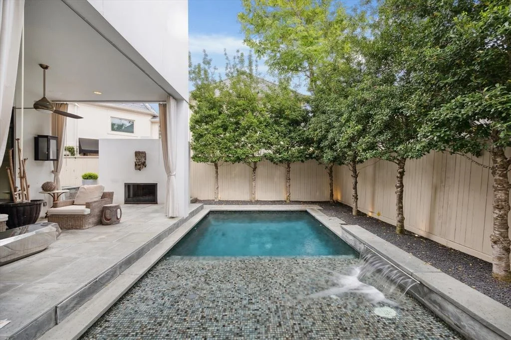 Photo of 2949 Chevy Chase Drive