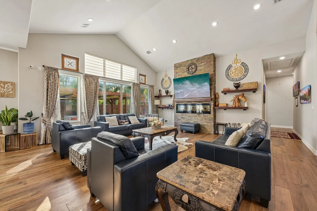 Photo of 33135 Willow Bend Road
