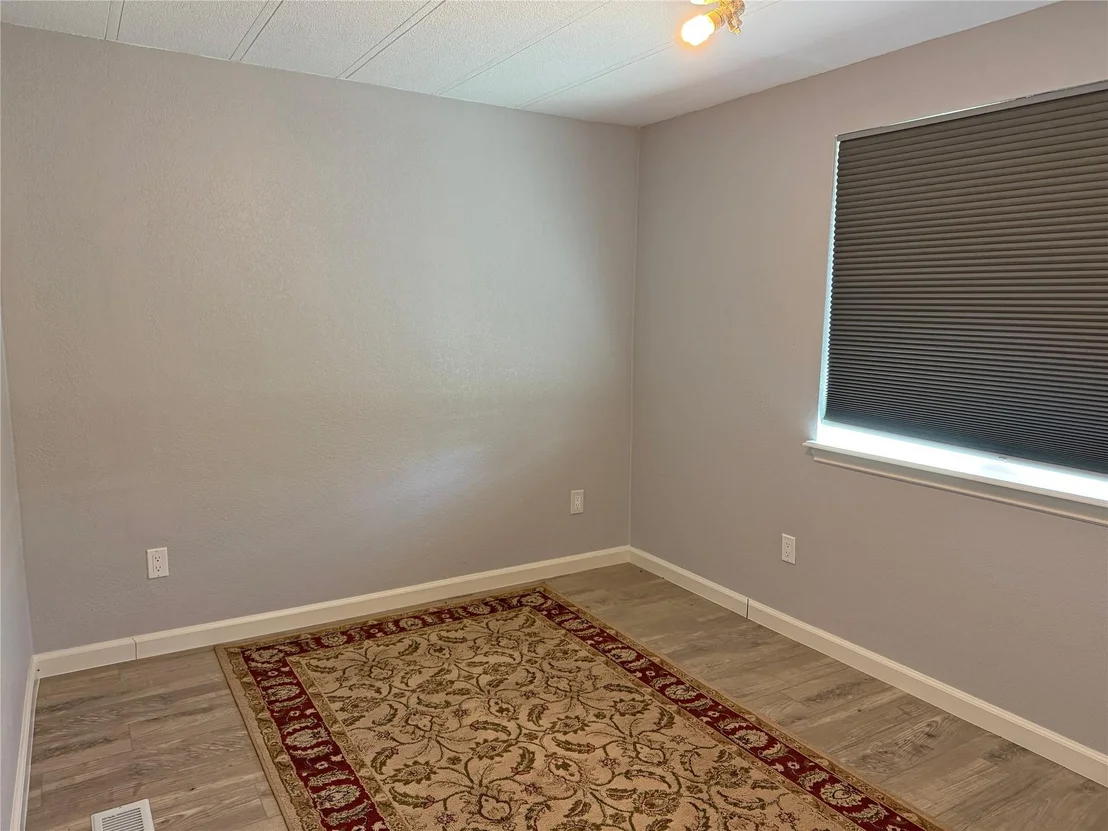 Photo of 585 River Oaks Drive