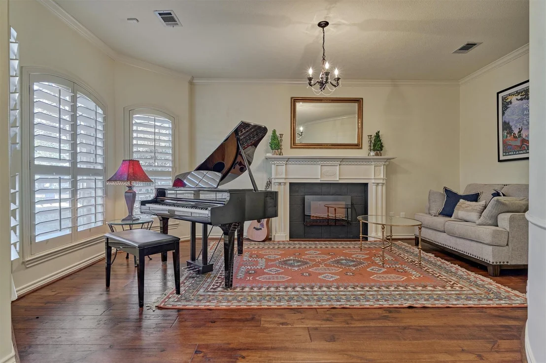 Photo of 147 Sunnyvale W