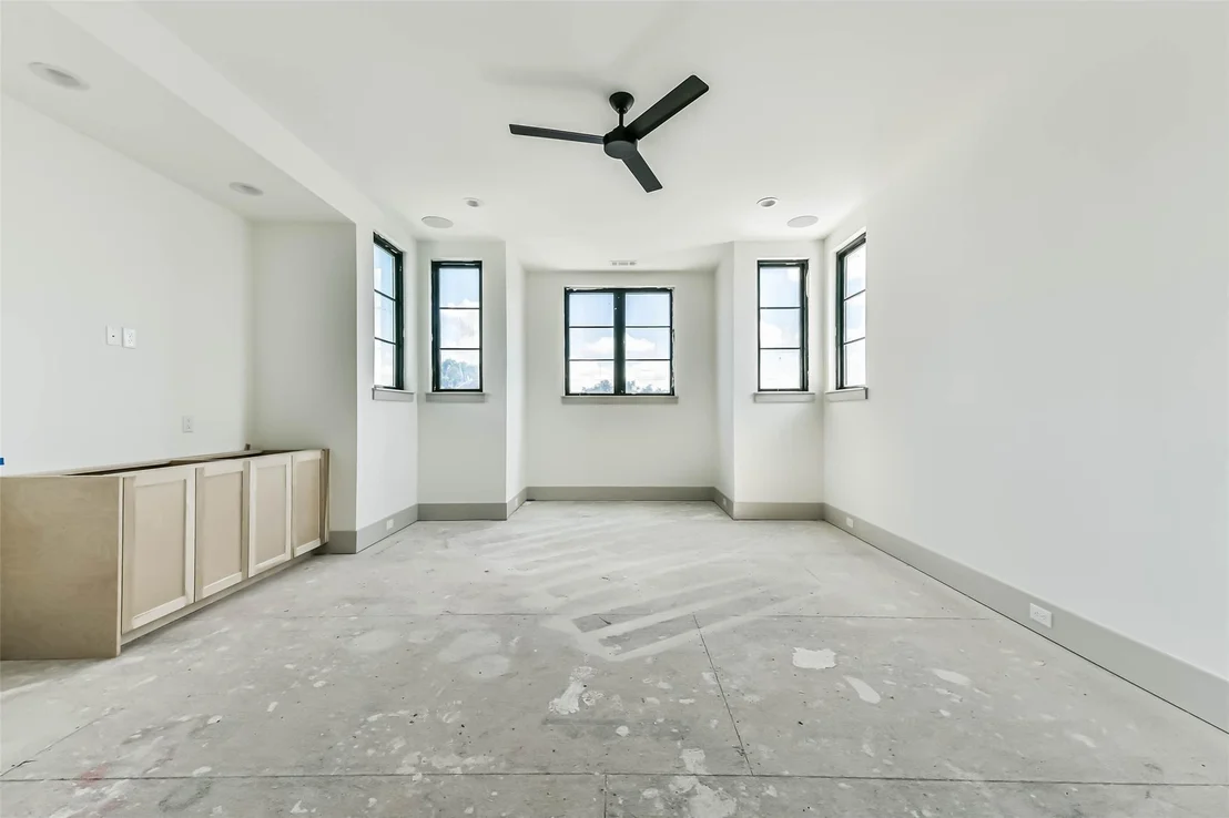 Photo of 4927 Heatherglen Drive