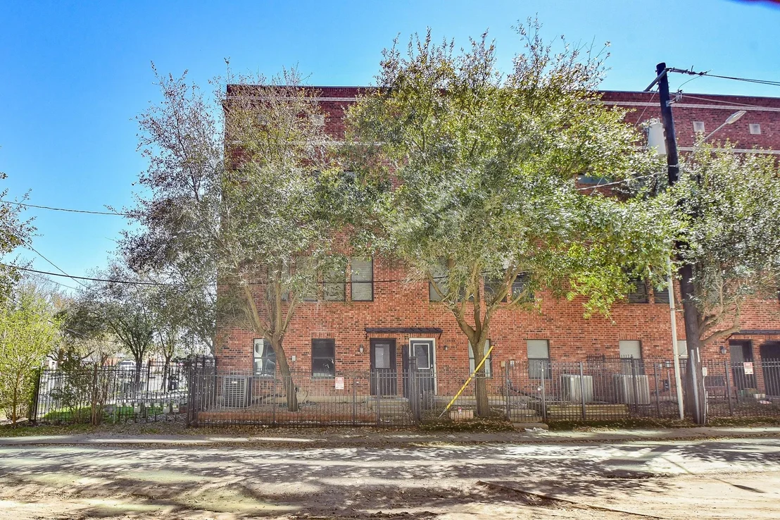 Photo of Unit A at 2422 Navigation Boulevard
