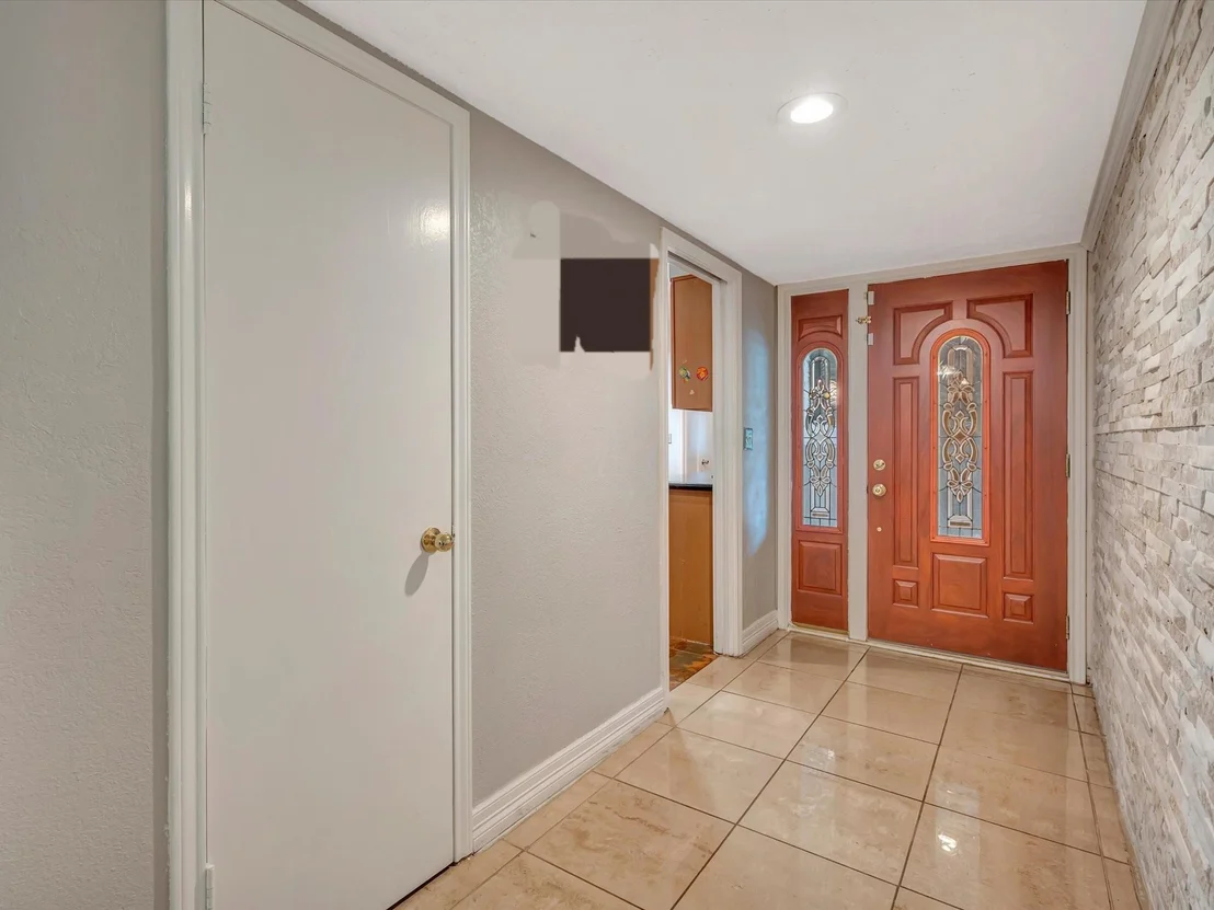 Photo of 1615 Redway Lane