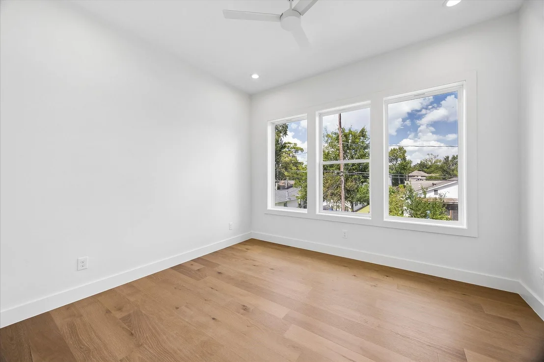 Photo of 1726 Chantilly Lane