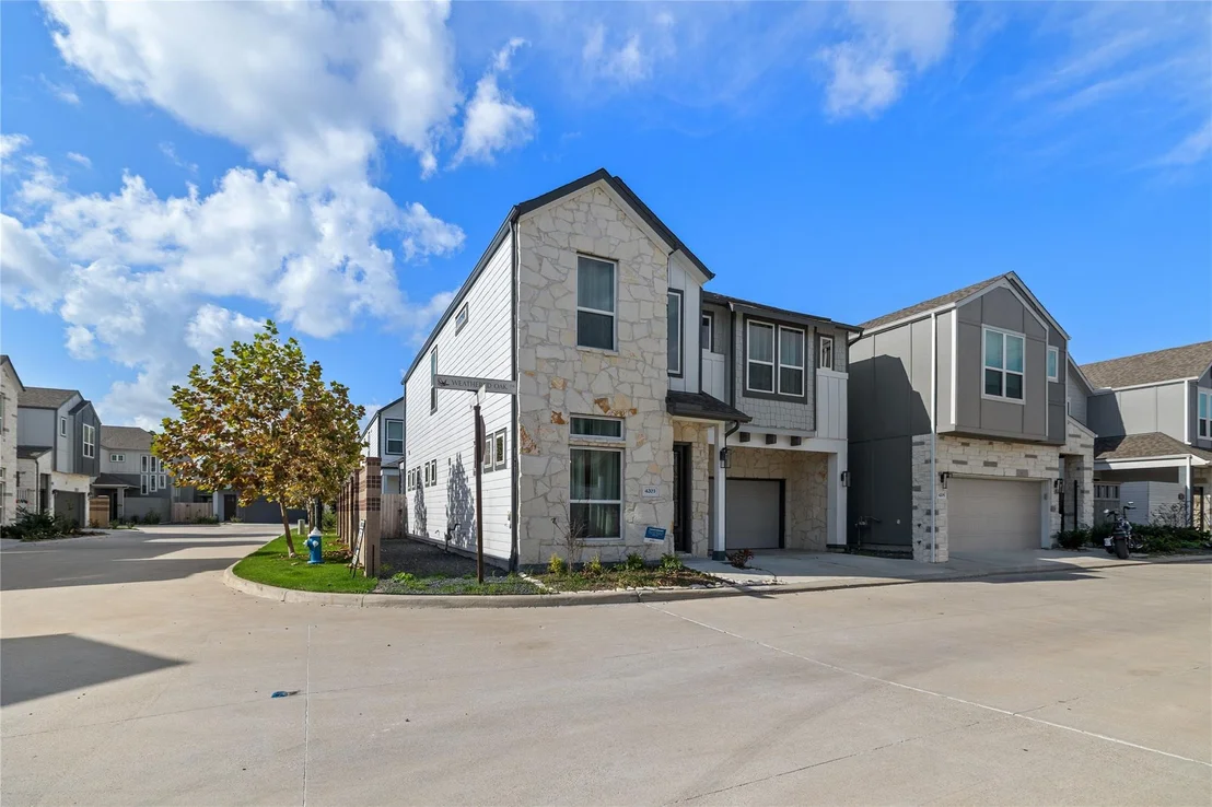 Photo of 4203 Weathered Oak Drive