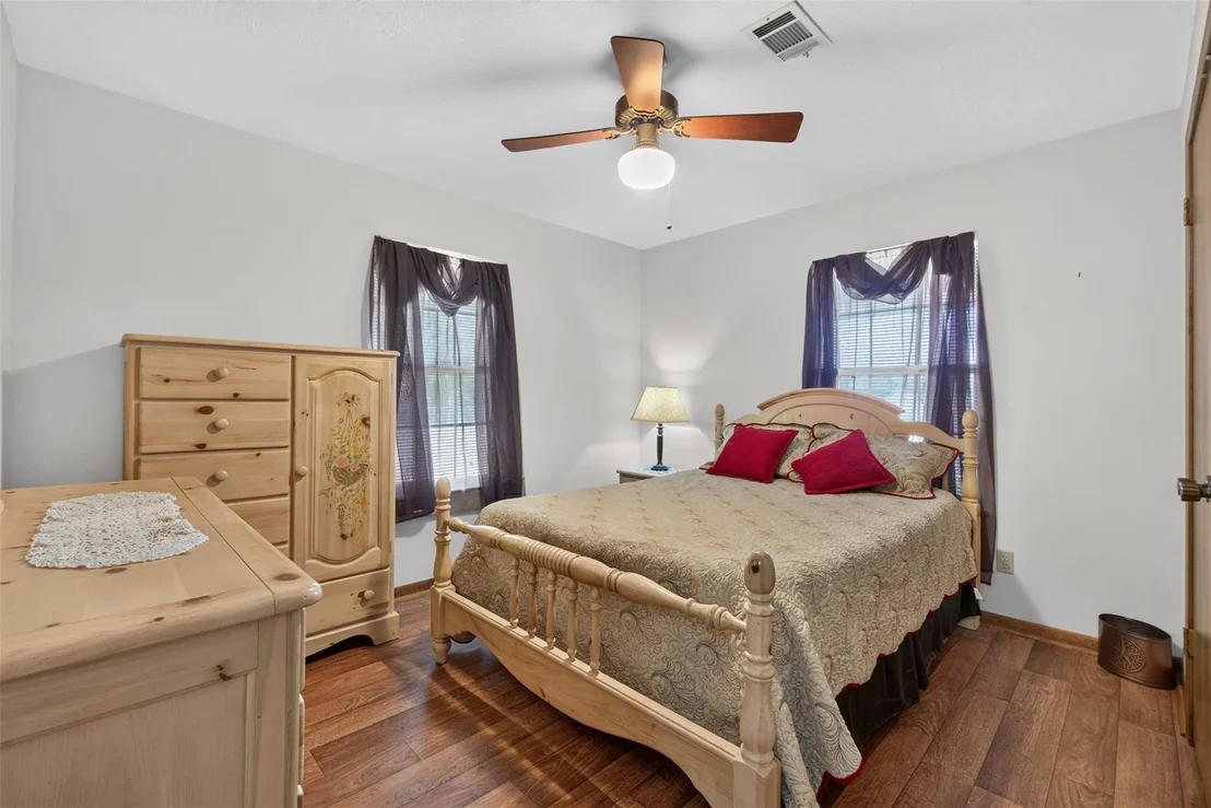 Photo of 281 Lakeshore N