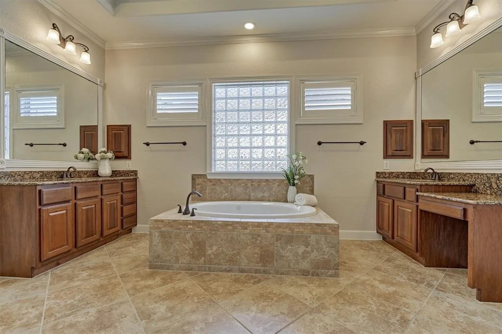 Photo of 18 N Fair Manor Circle