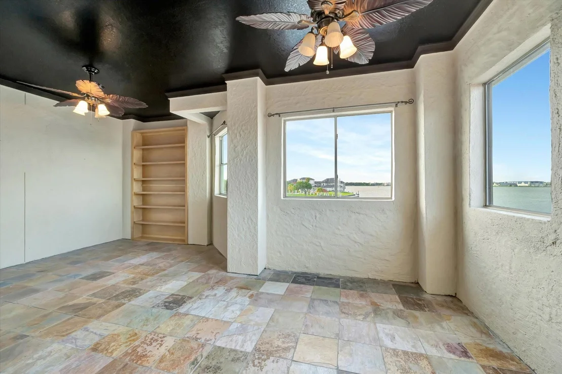 Photo of 2240 Marina Way