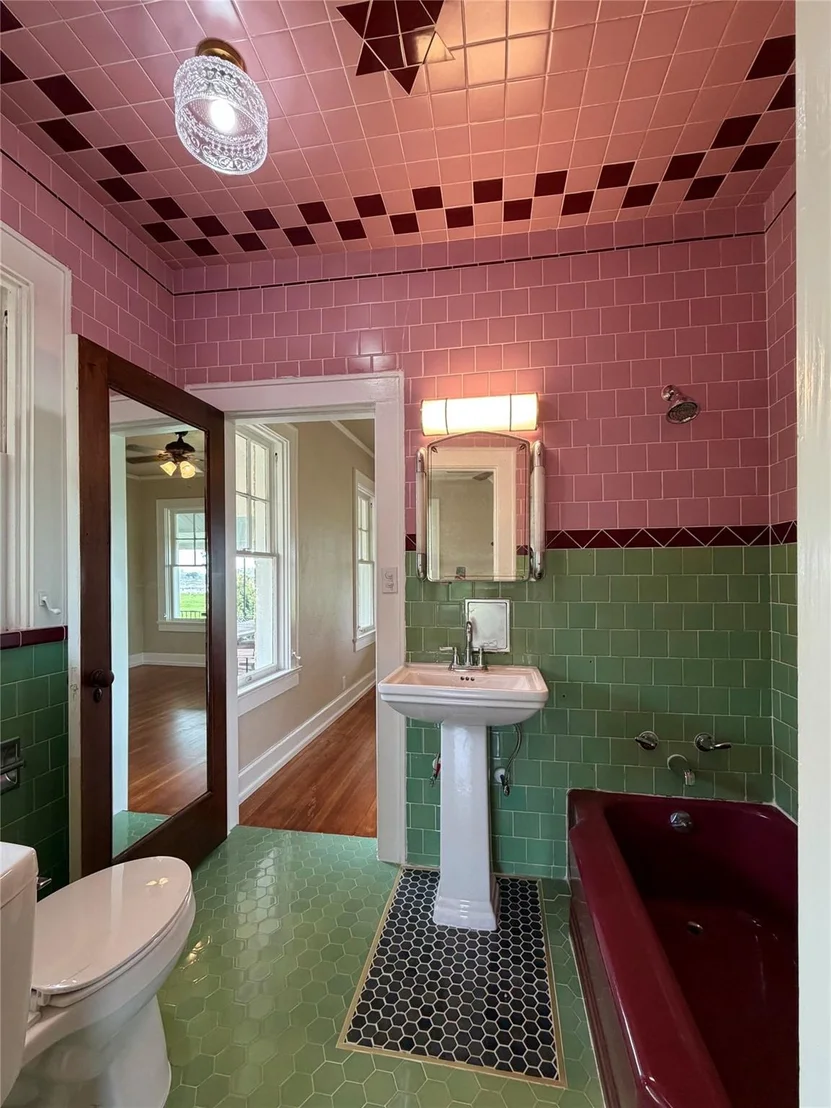 Photo of 2149 Lakeshore Drive