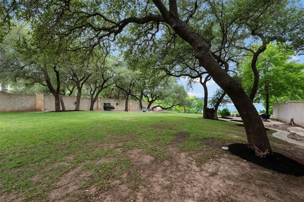 Photo of 1404 Hurst Creek Road