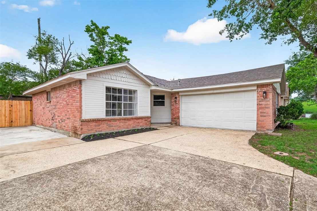 Photo of 18611 Spinney Lane Drive