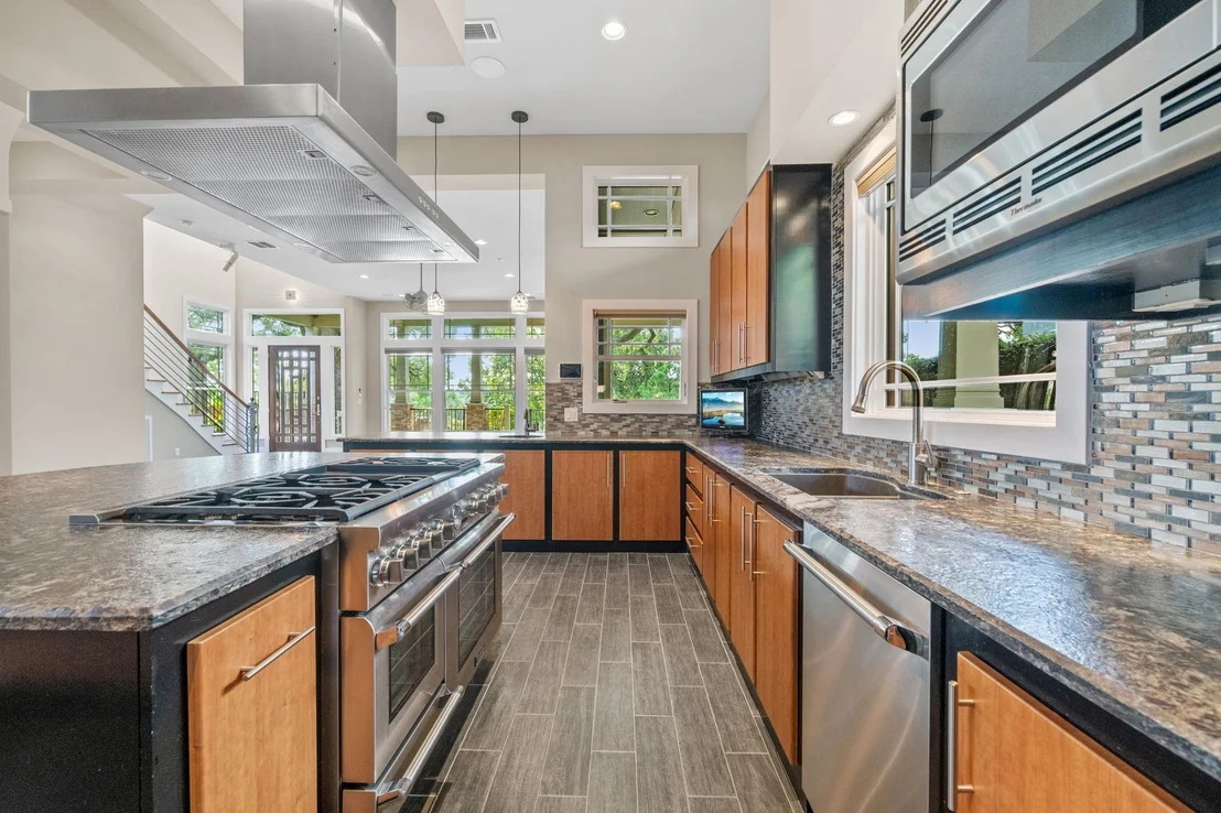 Photo of 2120 White Oak Drive