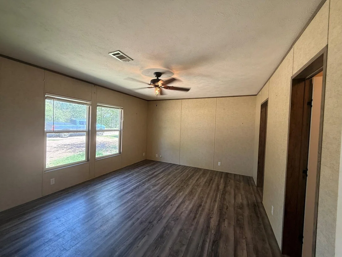 Photo of 600 Lakeview Loop