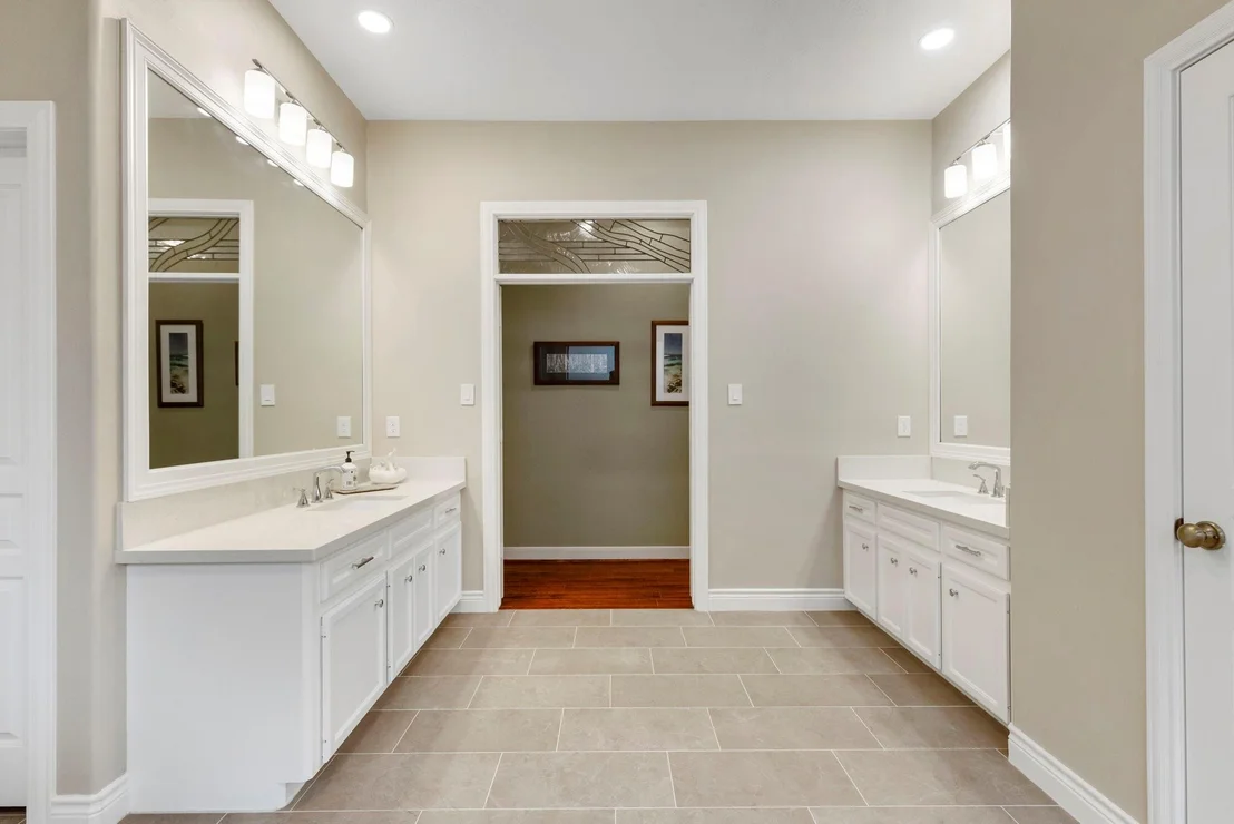 Photo of 326 S Silvershire Circle