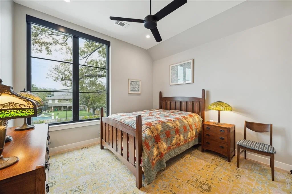 Photo of 2535 White Oak Drive