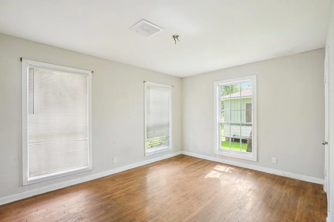 Photo of 1531 W 8th Street
