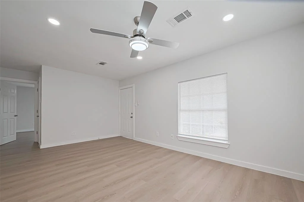 Photo of 7333 Lakehurst Drive